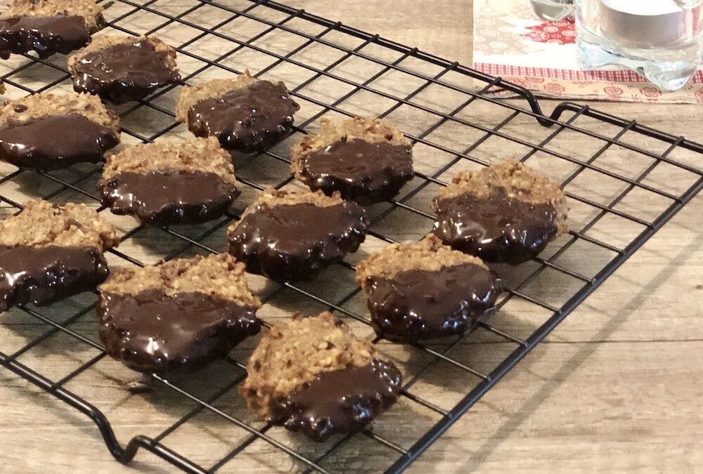 Biscotti speziati di noci e datteri