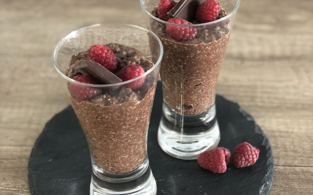 Budino di chia al cioccolato e lamponi