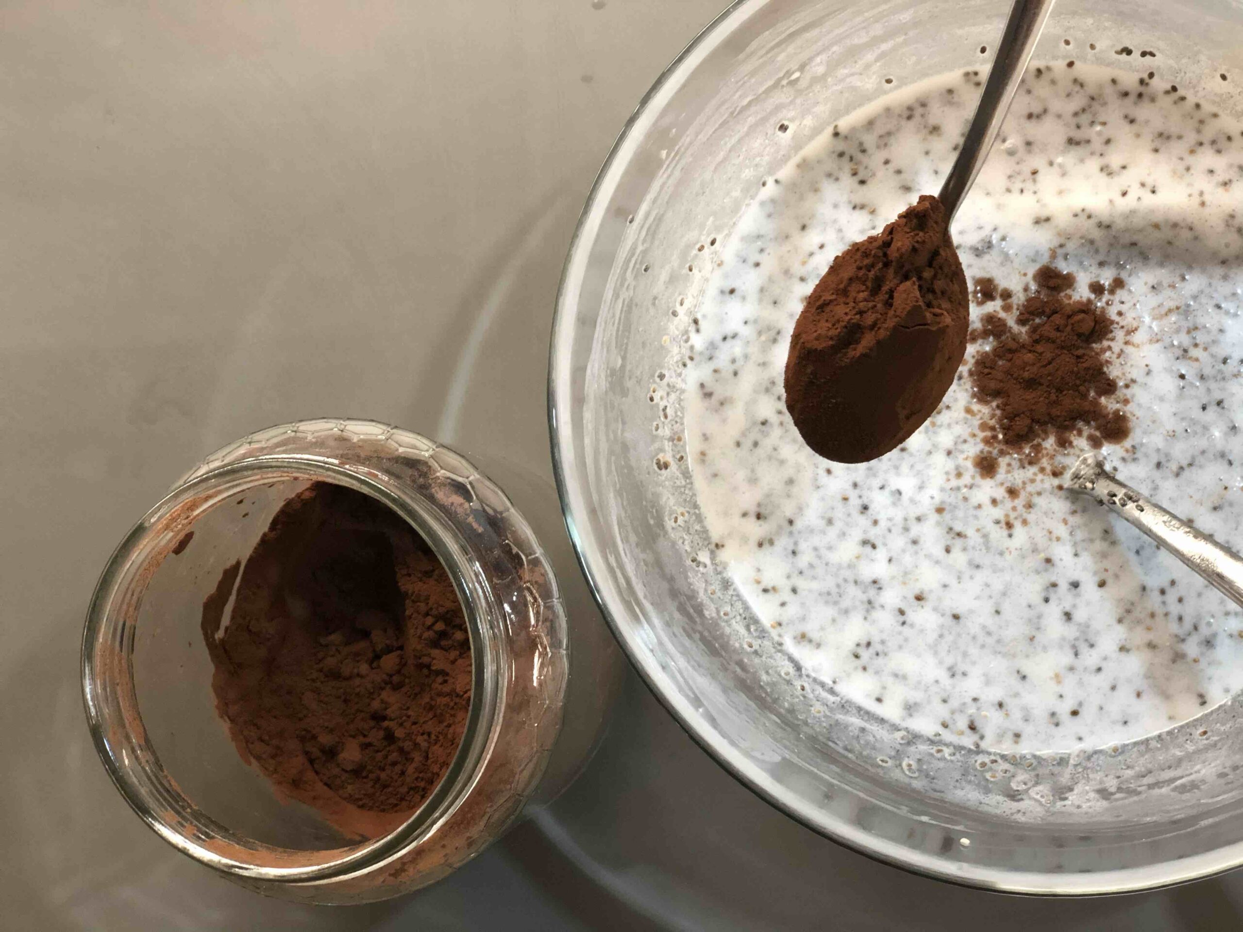 Budino di Chia al Cioccolato e Lamponi: Una Delizia Salutare naturalmente senza glutine, latte e zucchero