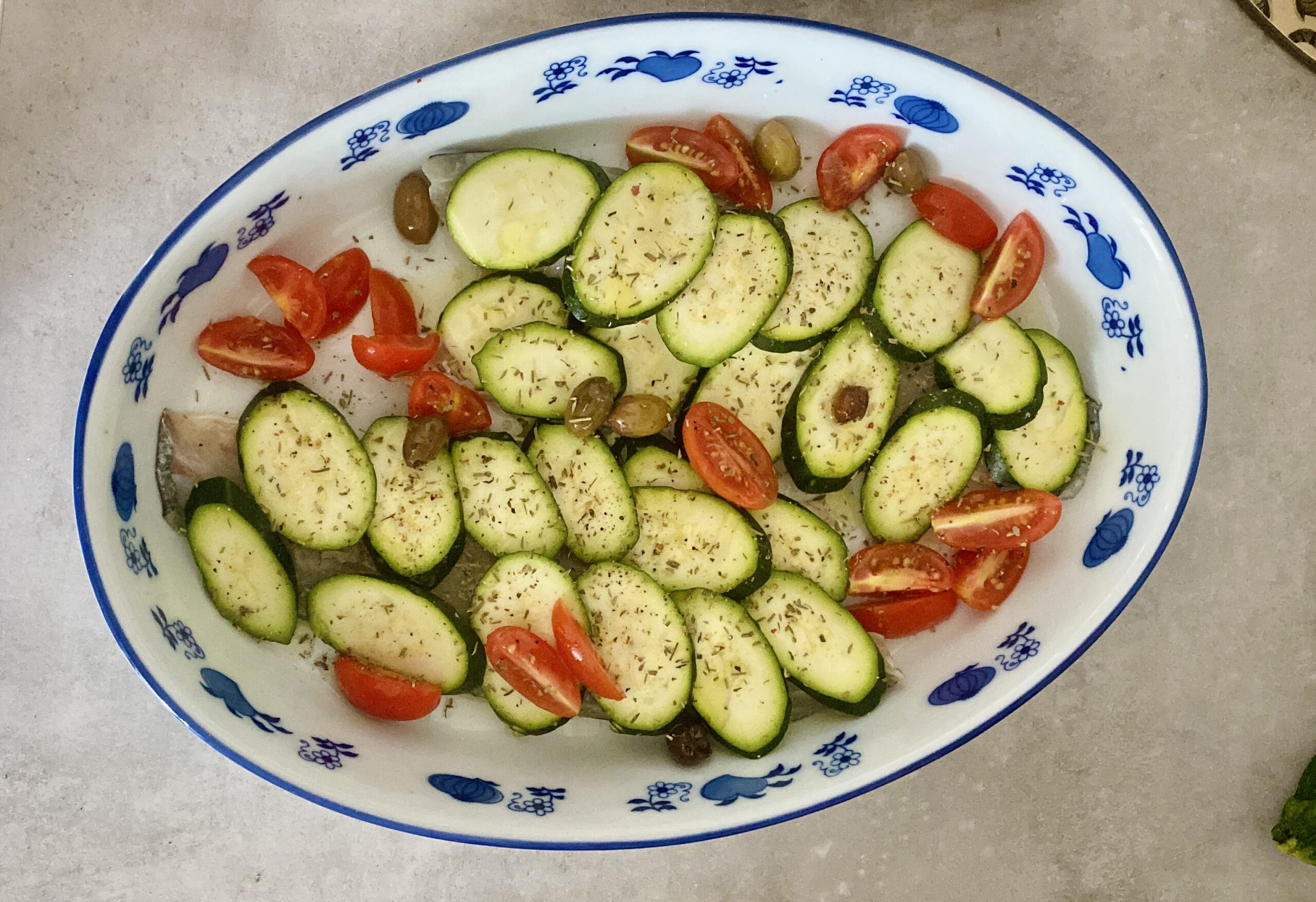 Branzino al forno con zucchine. Una ricetta veloce e salutare
