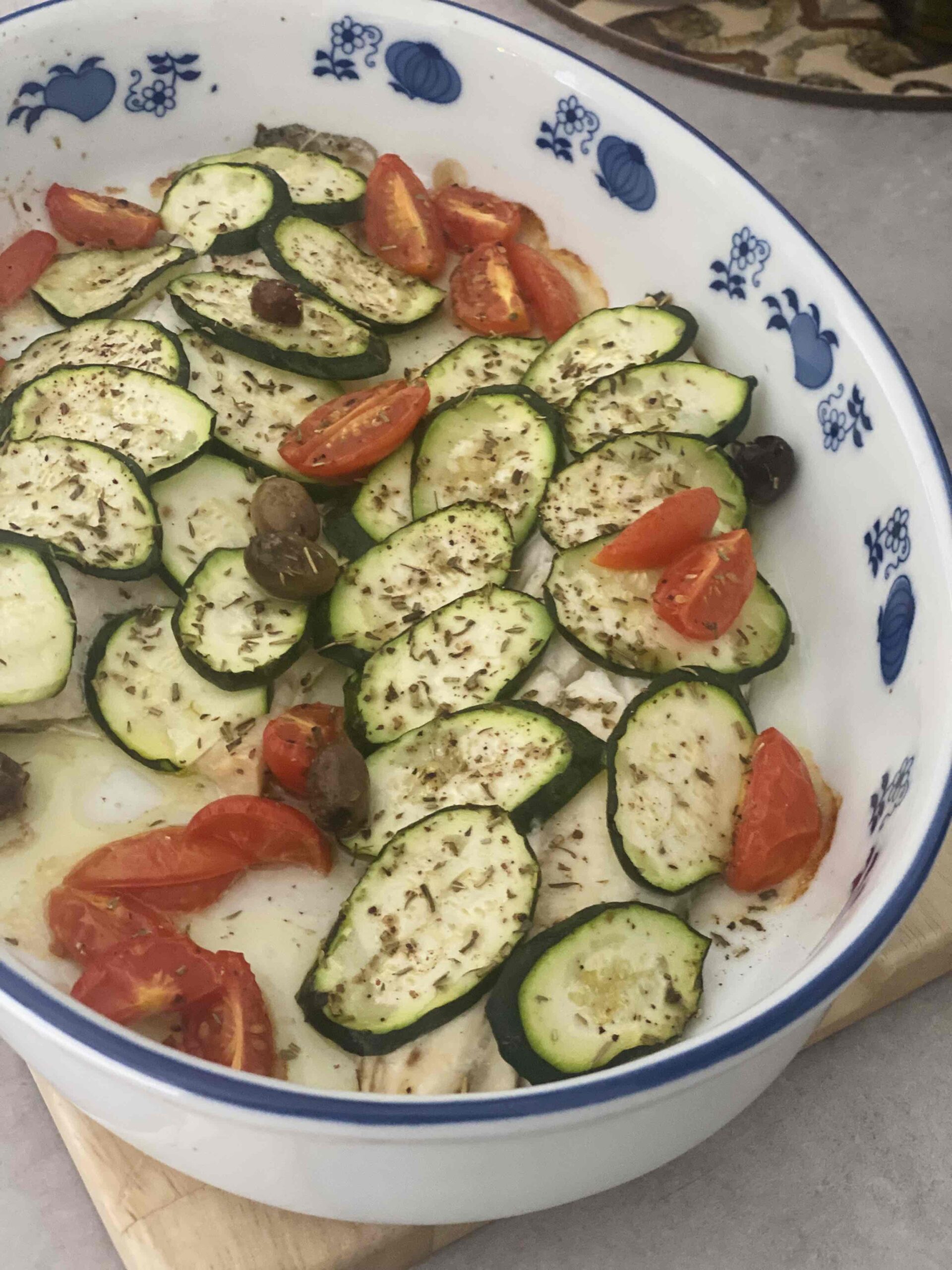 Branzino al forno con zucchine. una ricetta veloce e salutare