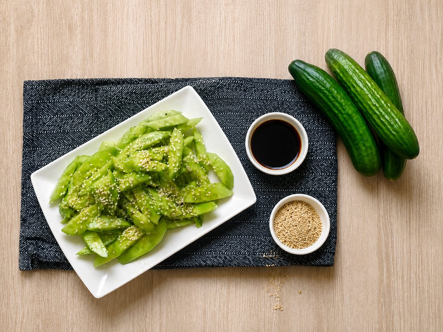 Insalata di cetrioli asiatica: fresca e pronta in 5 minuti