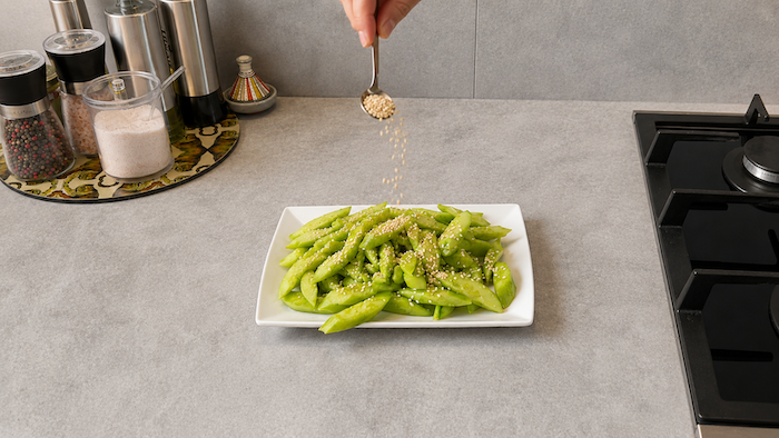Insalata di cetrioli asiatica: fresca e pronta in 5 minuti